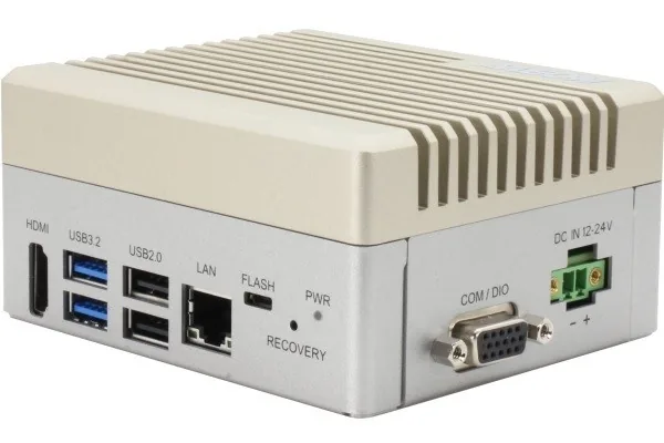 Máy tính nhúng AI AAEON BOXER-8651AI vỏ nhôm tản nhiệt màu vàng nhạt, mặt trước HDMI, USB, LAN, cổng COM/DIO và nguồn 12–24 V